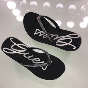 GUESS BRAND NEW NEVER WORN BLACK HEELED SANDAL
